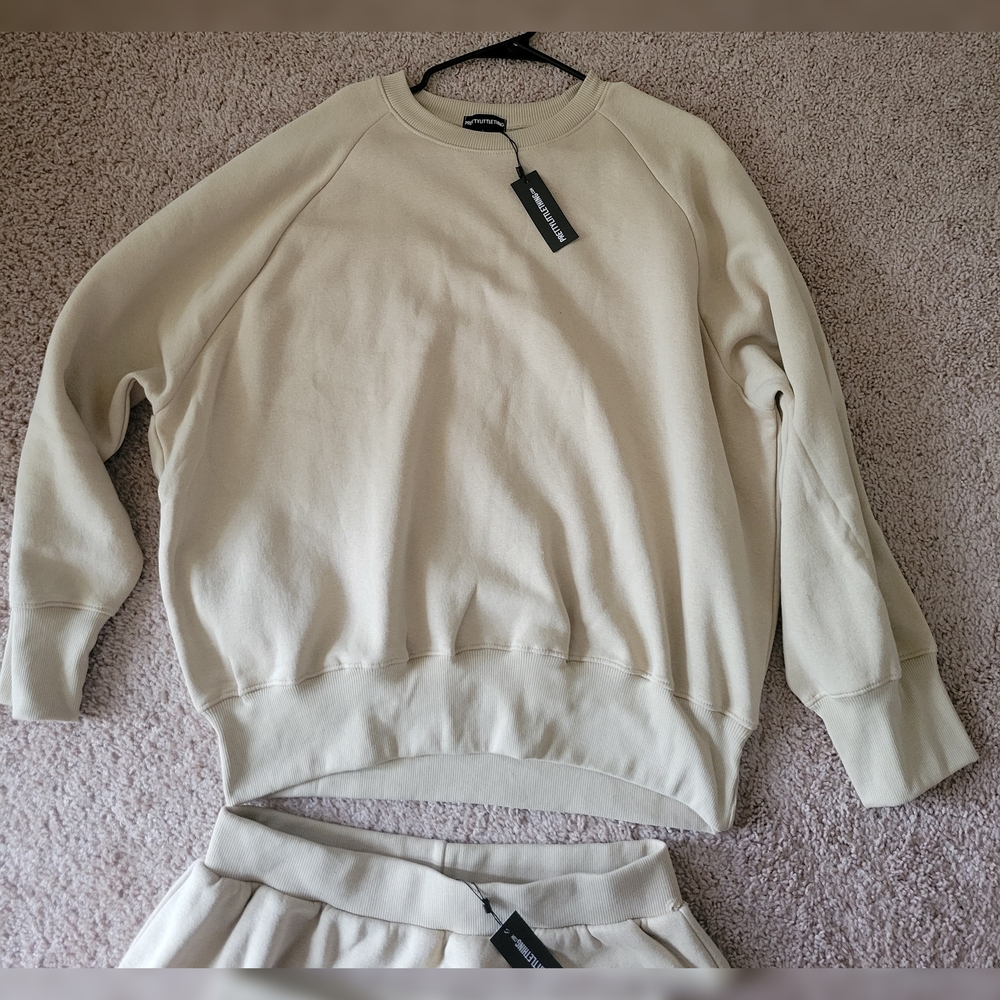 FINAL PRICE DROP NWT PrettyLittleThing Cream Mini Skirt Crewneck Matching Set - Picture 4 of 10